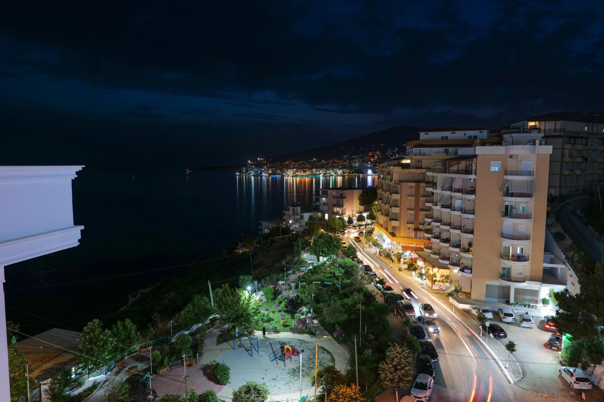 Hotel Oasis Саранде Екстериор снимка