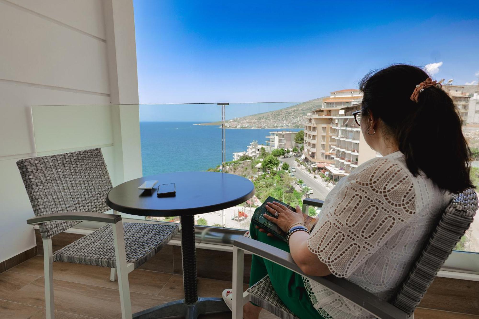 Hotel Oasis Саранде Екстериор снимка