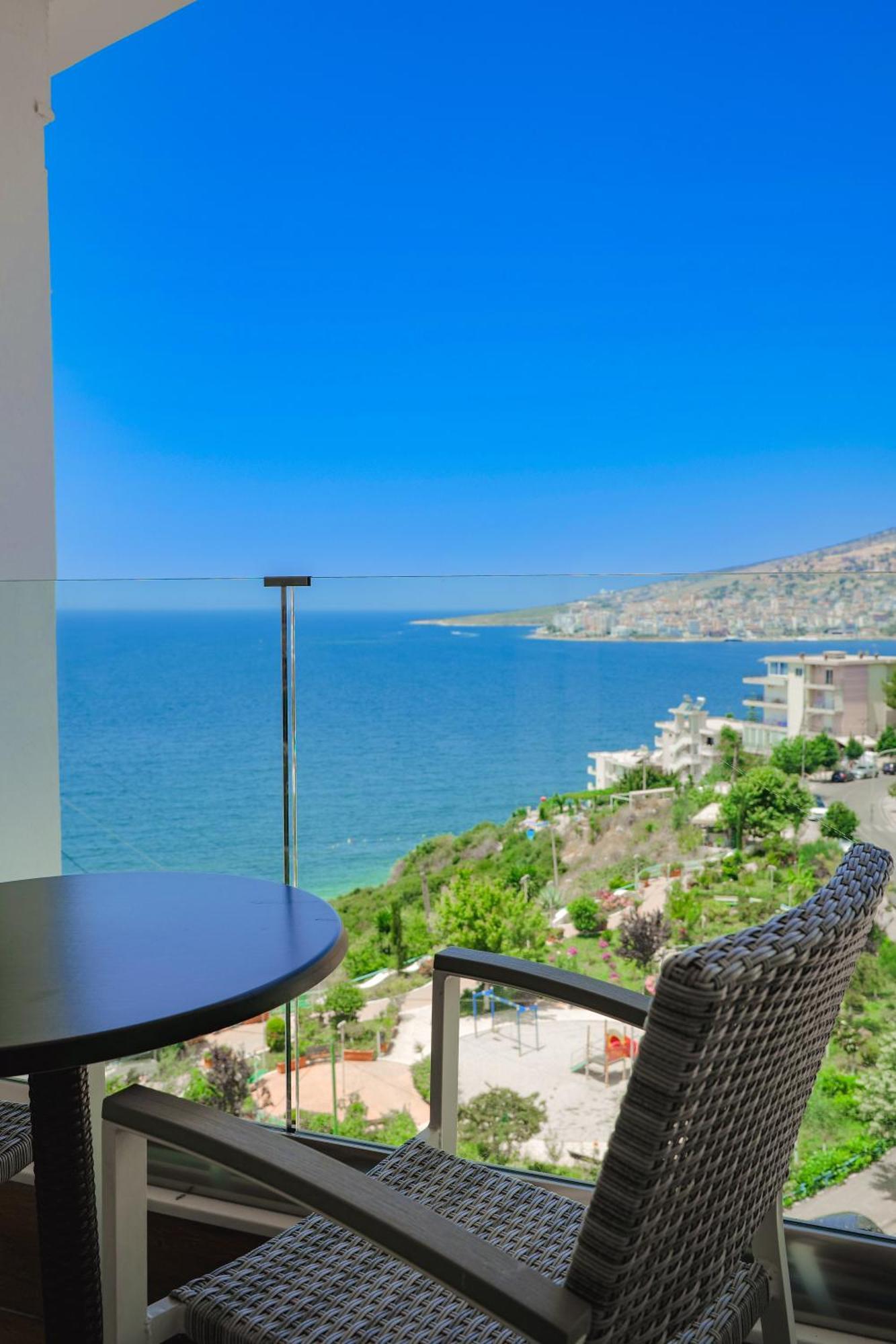 Hotel Oasis Саранде Екстериор снимка