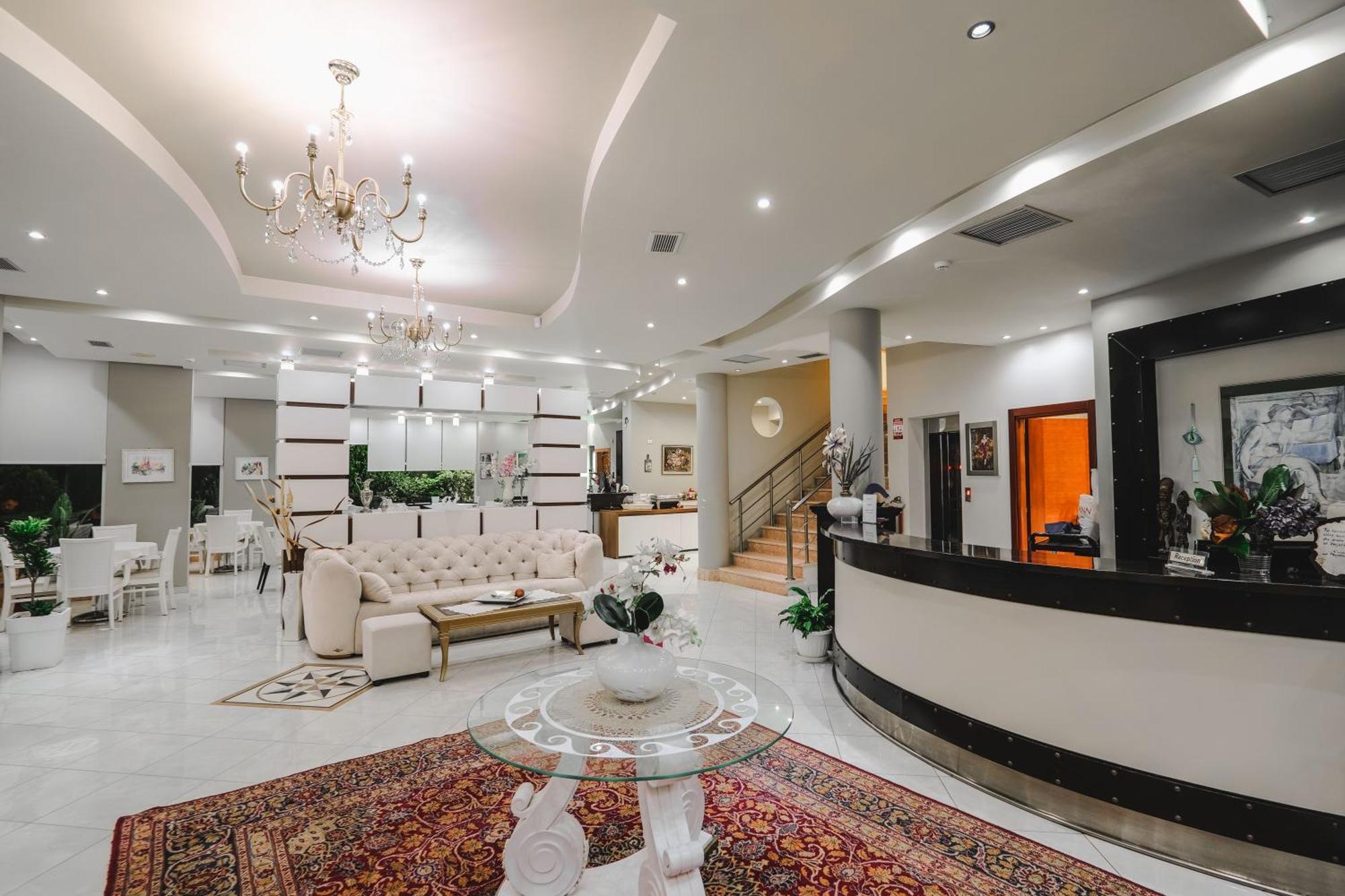 Hotel Oasis Саранде Екстериор снимка