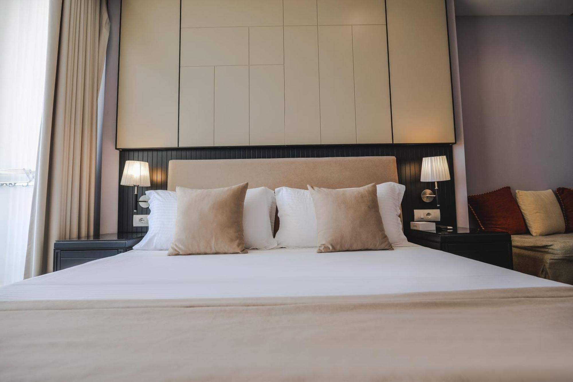 Hotel Oasis Саранде Екстериор снимка
