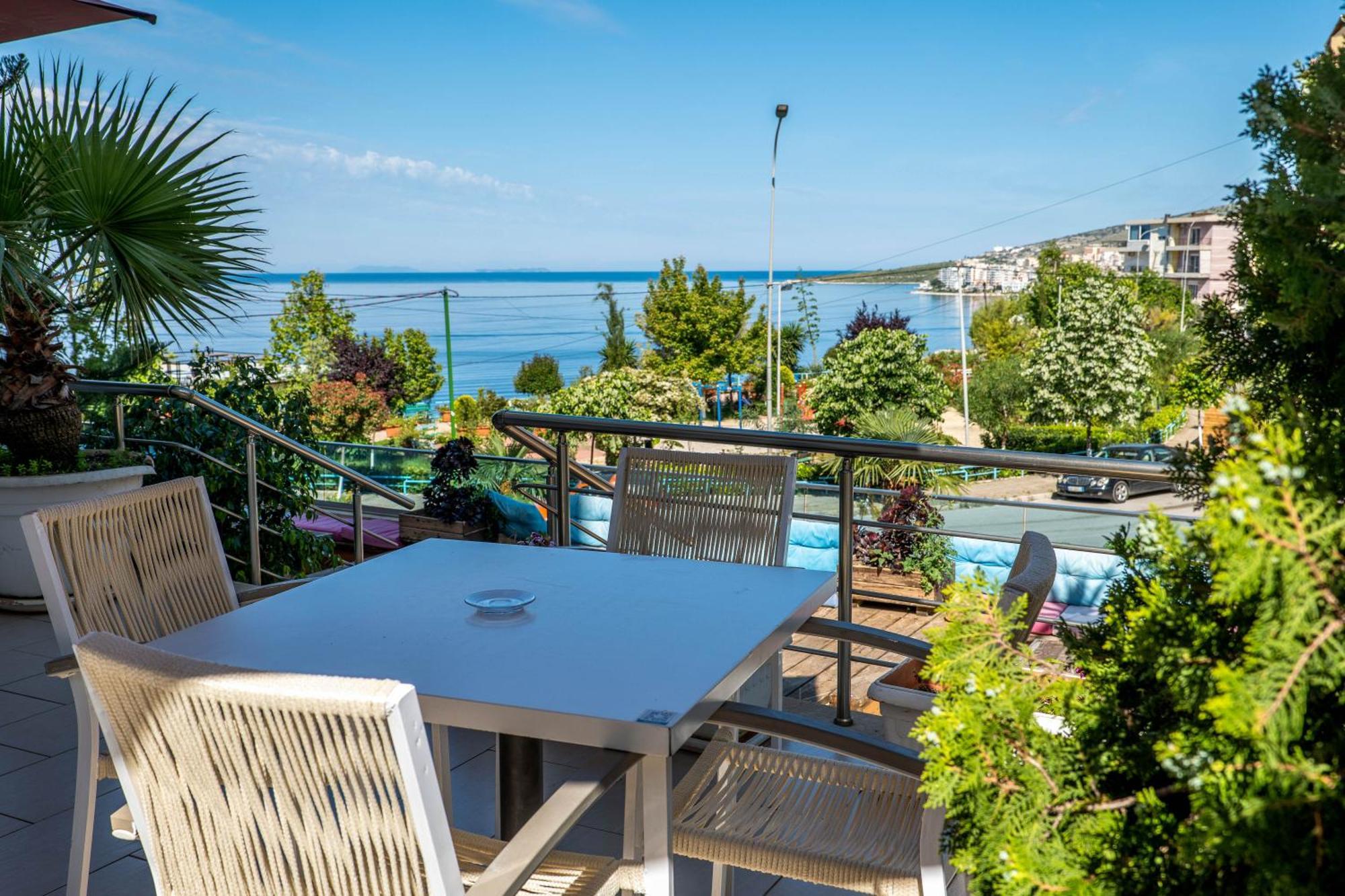 Hotel Oasis Саранде Екстериор снимка